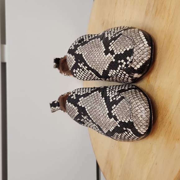 Tory Burch Women's Kira Embossed Stretch Loafer Warm Roccia Size 7 cream black - Picture 1 of 12